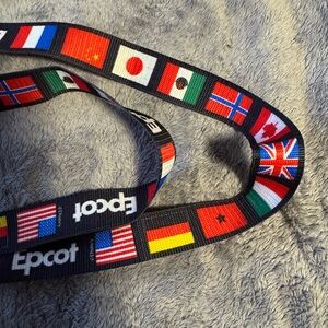 Vintage 1997 Walt Disney World EPCOT Park World International Flag Lanyard